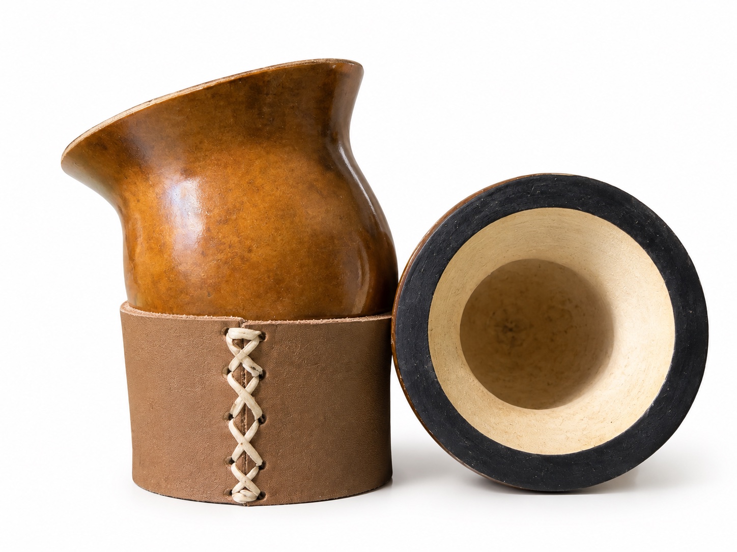 Mate Criollo Camionero de calabaza y cuero, visto de lado y desde arriba